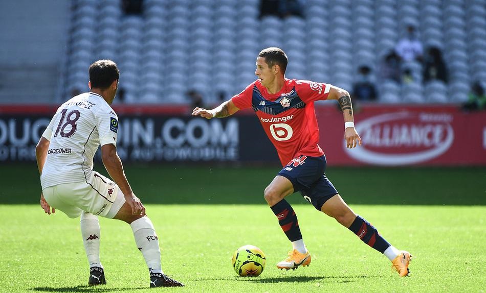 开云体育app-芝加哥公牛迎法甲关键赛，集结日官宣签约，悬念犹存，临场指挥获称赞 